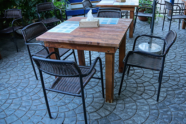 outdoor custom cafe table